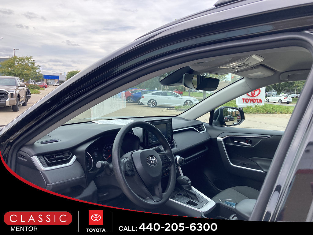 Used 2022 Toyota RAV4 XLE AWD/4WD image 3