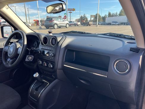 Used 2016 Jeep Patriot Sport image 26