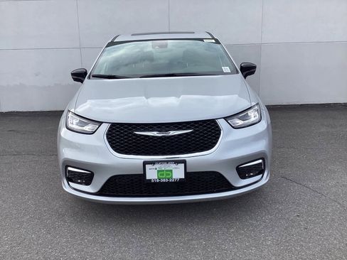 New 2026 Chrysler Pacifica Select image 2