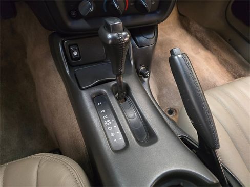 Used 2000 Chevrolet Camaro Z28 image 8