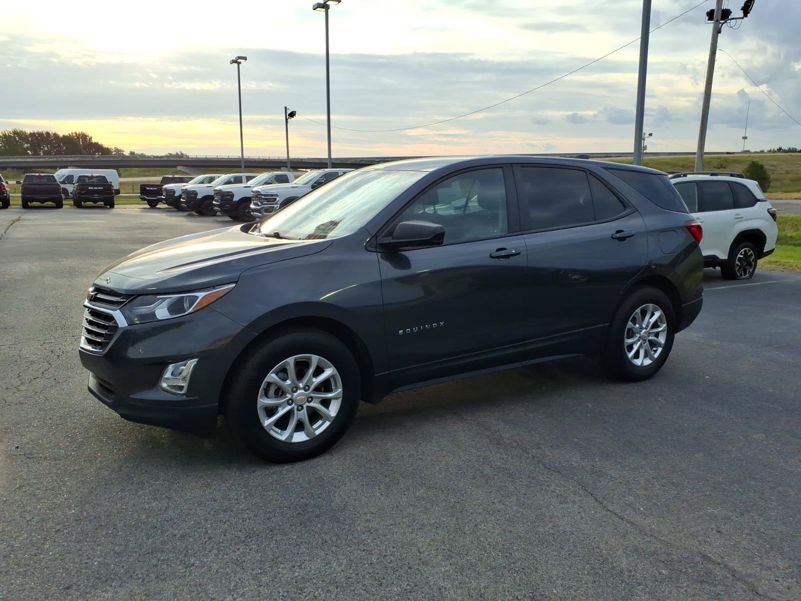 Used 2021 Chevrolet Equinox LS w/ LS Convenience Package FWD image 3