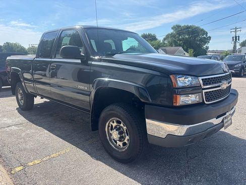 Used 2005 Chevrolet Silverado 2500 LS AWD/4WD image 4