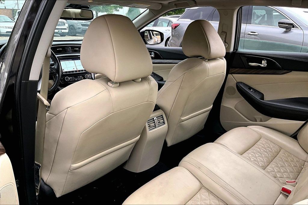 Used 2016 Nissan Maxima Platinum FWD image 31
