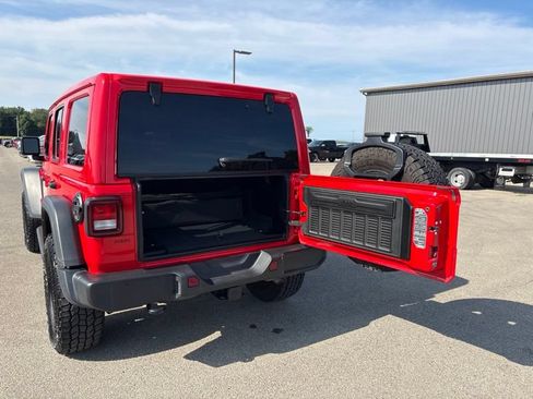 Used 2024 Jeep Wrangler Unlimited Sport AWD/4WD image 9
