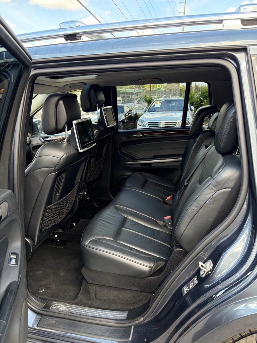 Used 2011 Mercedes-Benz GL 550 4MATIC image 11