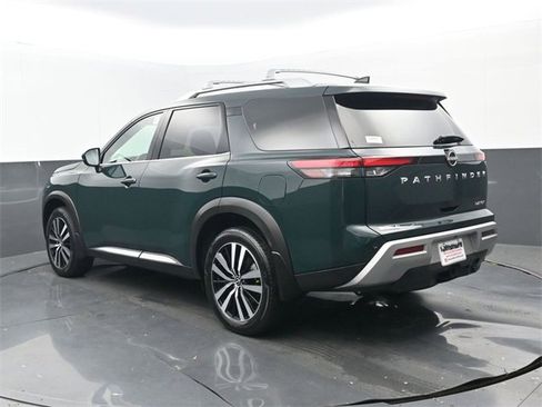 Used 2024 Nissan Pathfinder Platinum image 3