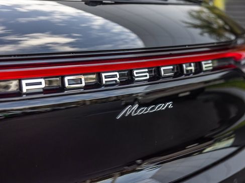 Certified 2022 Porsche Macan image 28