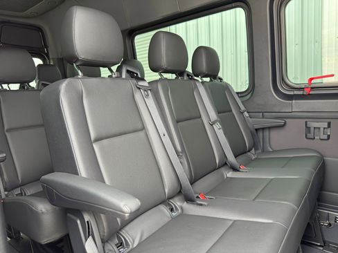 Used 2024 Mercedes-Benz Sprinter 2500 image 34