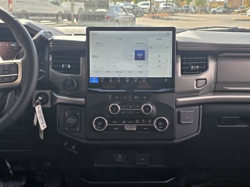 Used 2024 Ford Expedition XL image 17