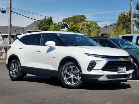 Used 2023 Chevrolet Blazer LT AWD/4WD image 2