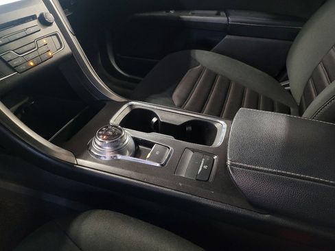 Used 2018 Ford Fusion SE w/ Fusion SE Technology Package FWD image 26