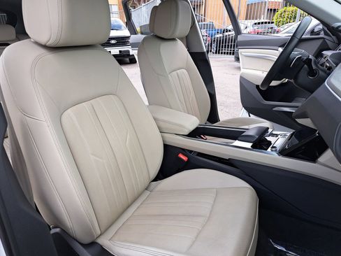 Certified 2024 Audi Q8 e-tron Premium Plus image 10