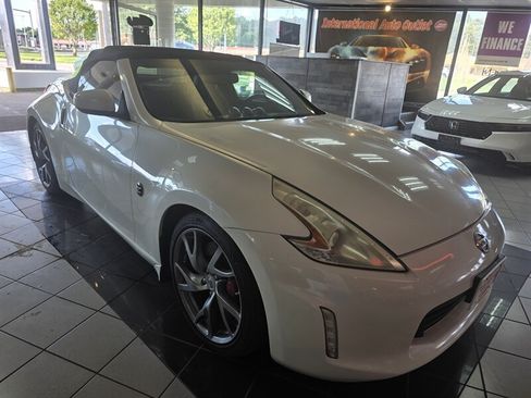 Used 2015 Nissan 370Z Touring Sport RWD image 6