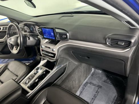 Used 2023 Ford Explorer XLT w/ Equipment Group 202A AWD/4WD image 29