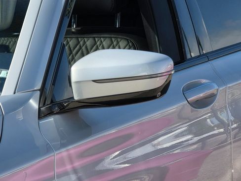 Used 2020 BMW 750i xDrive w/ M Sport Package image 9