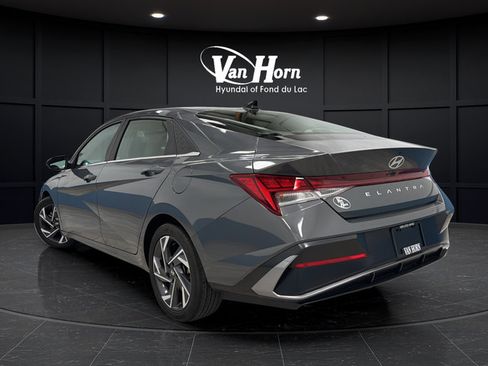 Used 2024 Hyundai Elantra SEL w/ Convenience Package FWD image 5