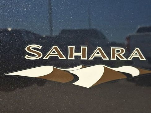 Used 2018 Jeep Wrangler Unlimited Sahara w/ Connectivity Group AWD/4WD image 29