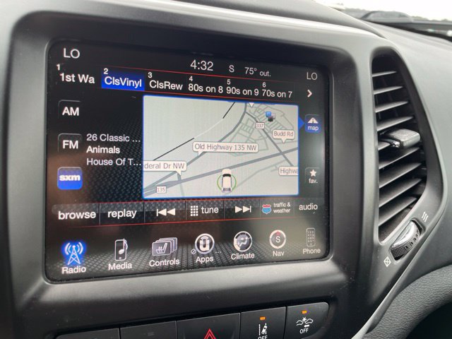 Used 2018 Jeep Cherokee Overland w/ Technology Group AWD/4WD image 32