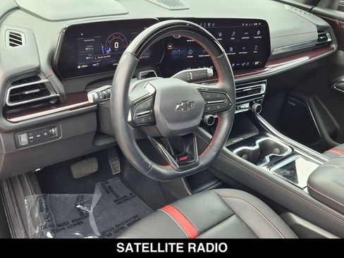Used 2025 Chevrolet Traverse RS w/ LPO, Floor Liner Package AWD/4WD image 2