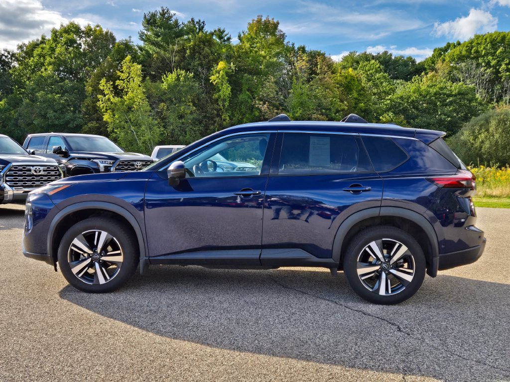 Used 2024 Nissan Rogue SL w/ SL Premium Package AWD/4WD image 2
