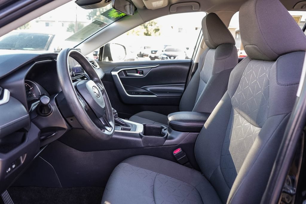 Used 2024 Toyota RAV4 XLE AWD/4WD image 18