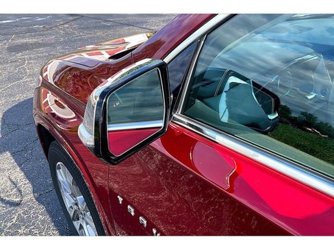 Used 2019 Chevrolet Traverse Premier AWD/4WD image 31