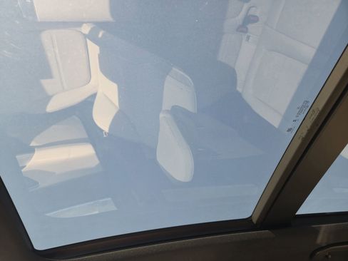 Used 2025 Mercedes-Benz GLC 300 4MATIC image 24