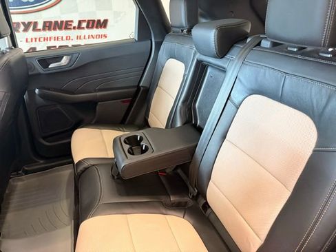 Used 2021 Ford Escape Titanium w/ Titanium Elite Package AWD/4WD image 17