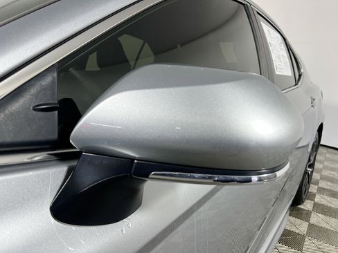 Used 2024 Toyota Camry SE image 13