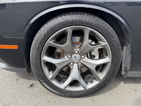 Used 2015 Dodge Challenger SXT image 10