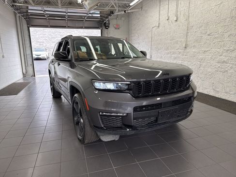 Used 2023 Jeep Grand Cherokee L Limited w/ Black Appearance Package image 2
