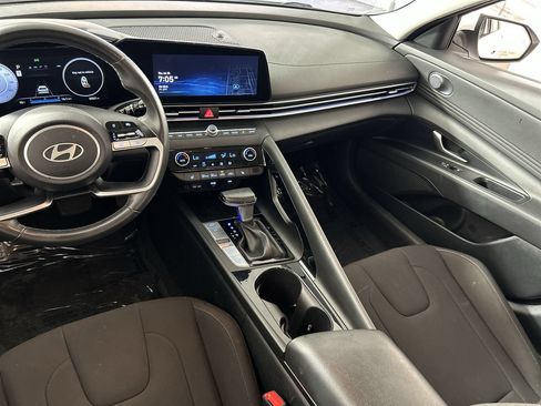 Used 2025 Hyundai Elantra SEL FWD image 24