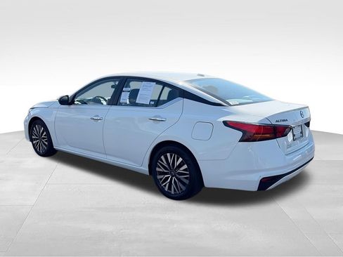 Used 2025 Nissan Altima 2.5 SV FWD image 7