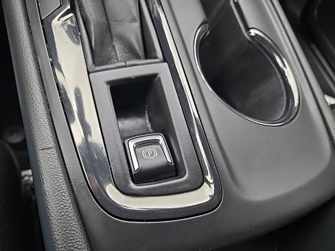 Used 2023 Chevrolet Equinox Premier FWD image 62