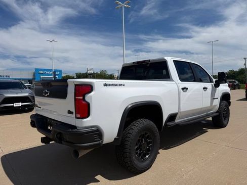 Used 2024 Chevrolet Silverado 2500 ZR2 w/ ZR2 Bison Edition AWD/4WD image 3