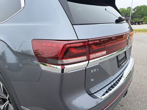 Used 2024 Volkswagen Atlas SEL Premium R-Line AWD/4WD image 34