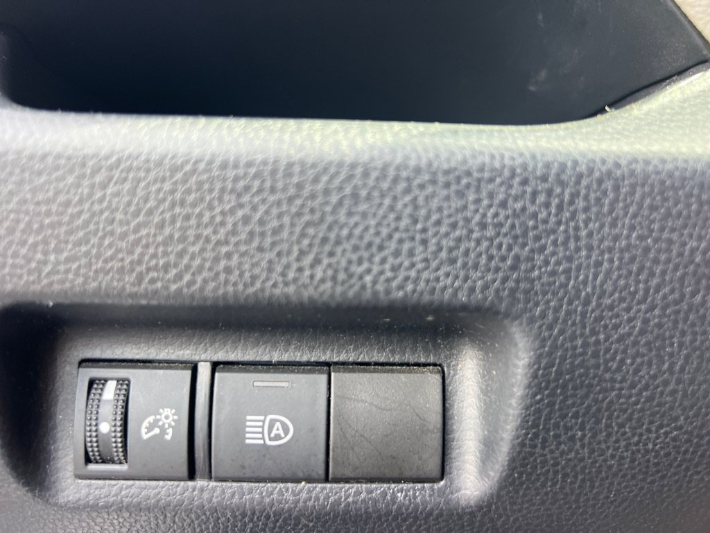 Used 2021 Toyota RAV4 XLE AWD/4WD image 27