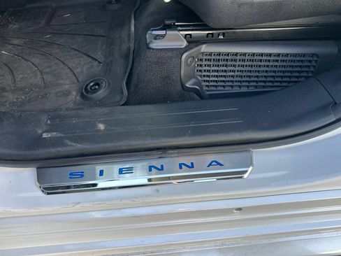 Used 2025 Toyota Sienna XLE w/ XLE Plus Package FWD image 10