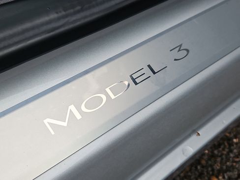 Used 2018 Tesla Model 3 Long Range image 28