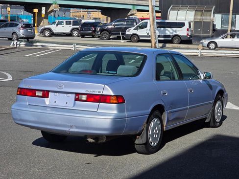 Used 1997 Toyota Camry LE FWD image 7