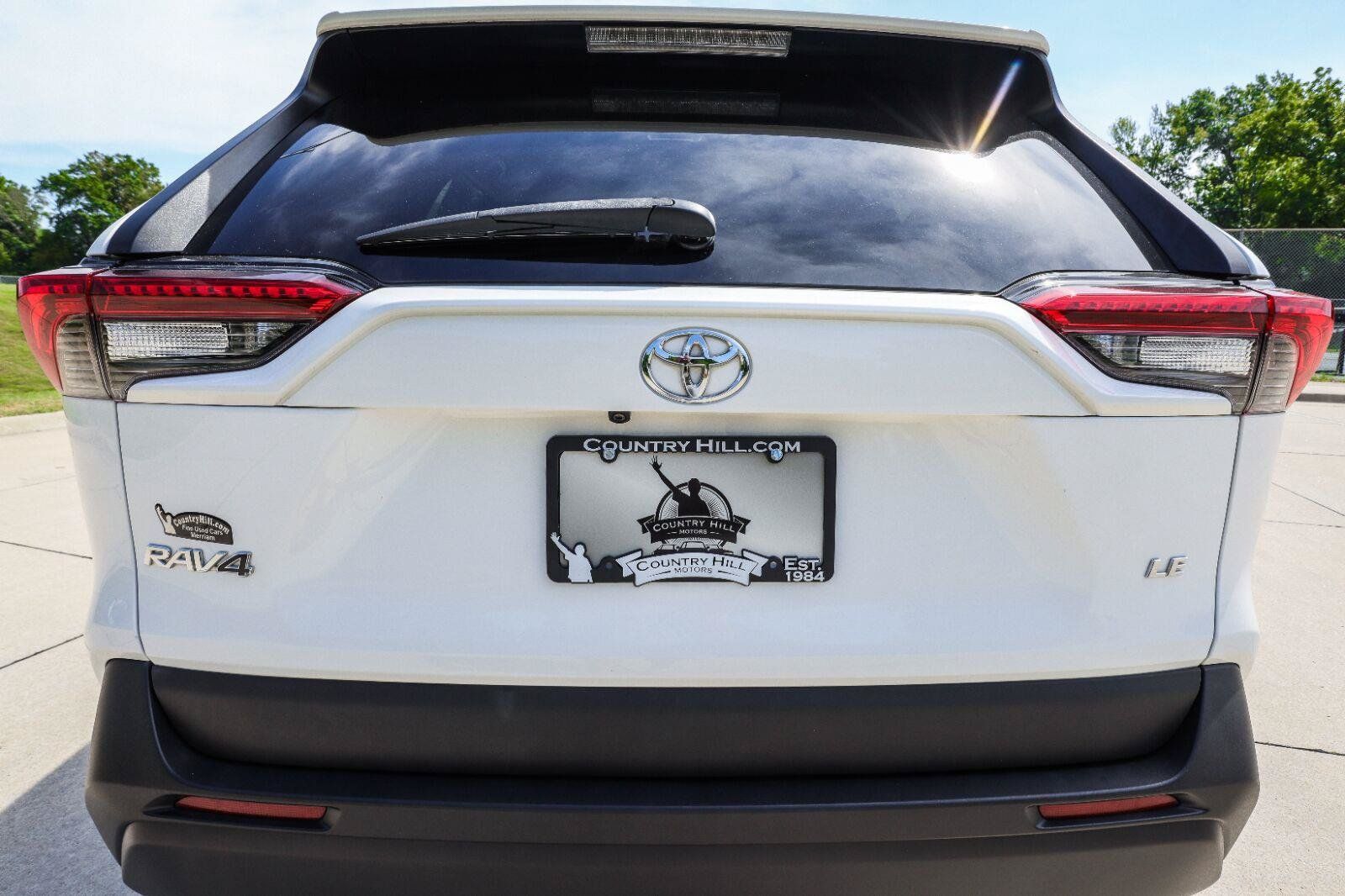 Used 2020 Toyota RAV4 LE FWD image 34