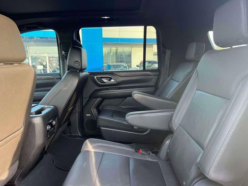 Used 2023 Chevrolet Suburban LT w/ Luxury Package AWD/4WD image 13
