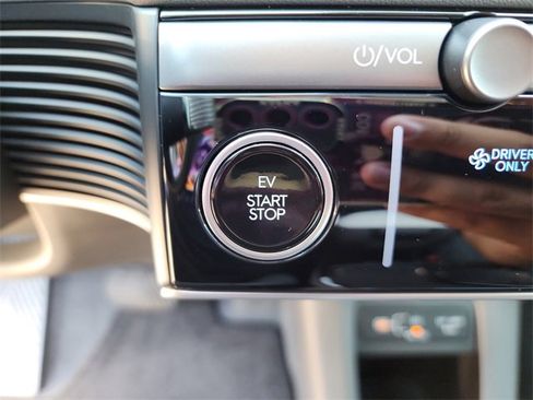 New 2025 Hyundai Ioniq 5 SEL image 29