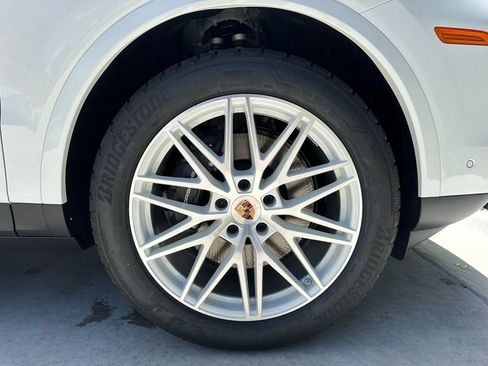 Certified 2025 Porsche Cayenne image 39