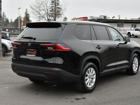 Used 2025 Toyota Grand Highlander AWD image 8