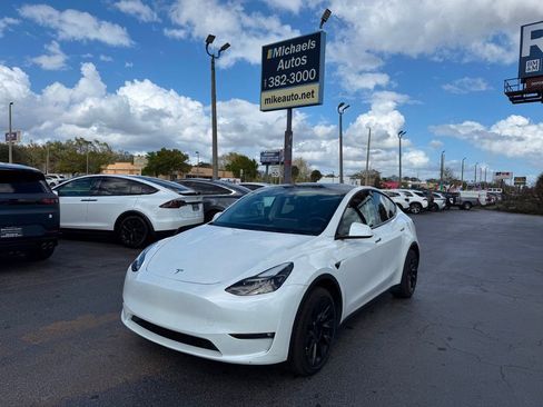 Used 2023 Tesla Model Y 2WD image 1