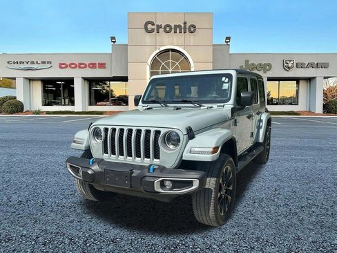 Used 2023 Jeep Wrangler Sahara AWD/4WD image 7