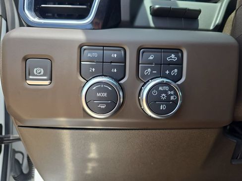 Used 2024 GMC Sierra 2500 Denali w/ Denali Reserve Package AWD/4WD image 26