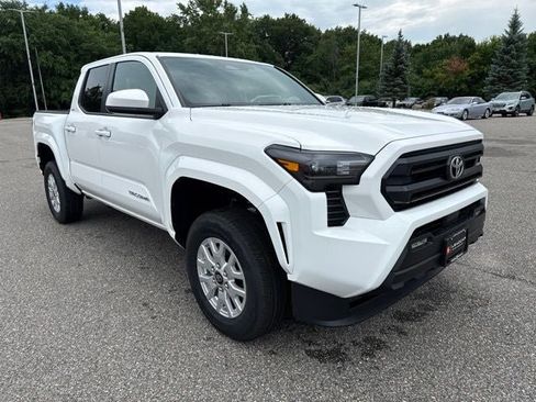 Used 2026 Toyota Tacoma SR5 AWD/4WD image 2