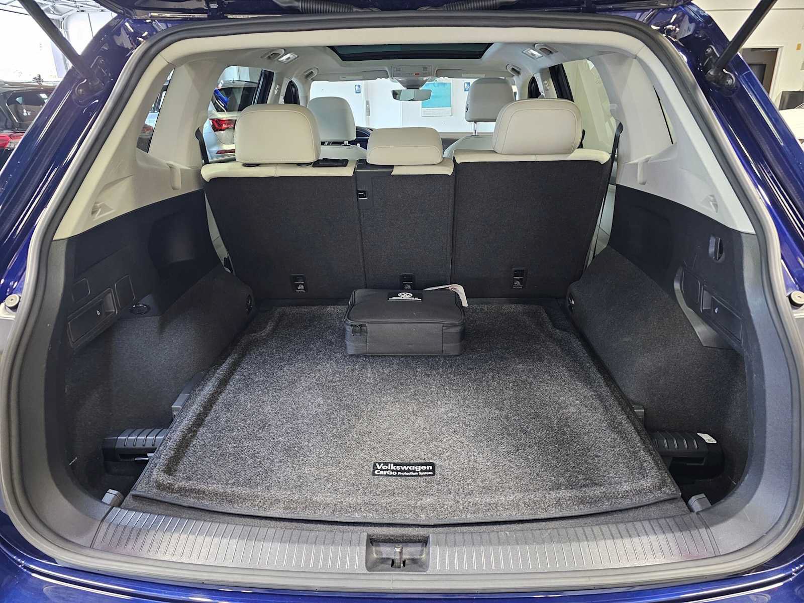 Used 2022 Volkswagen Tiguan SE w/ Panoramic Sunroof Package AWD/4WD image 16